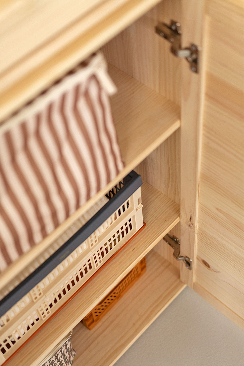 Imagen de ambiente 4 para:Armario bajo con cajones de madera natural